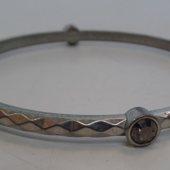 Graziano (Stamped) Silvertone Bangle Bracelet 7" Wrist or Smaller 4 Stations - Picture 7 of 10